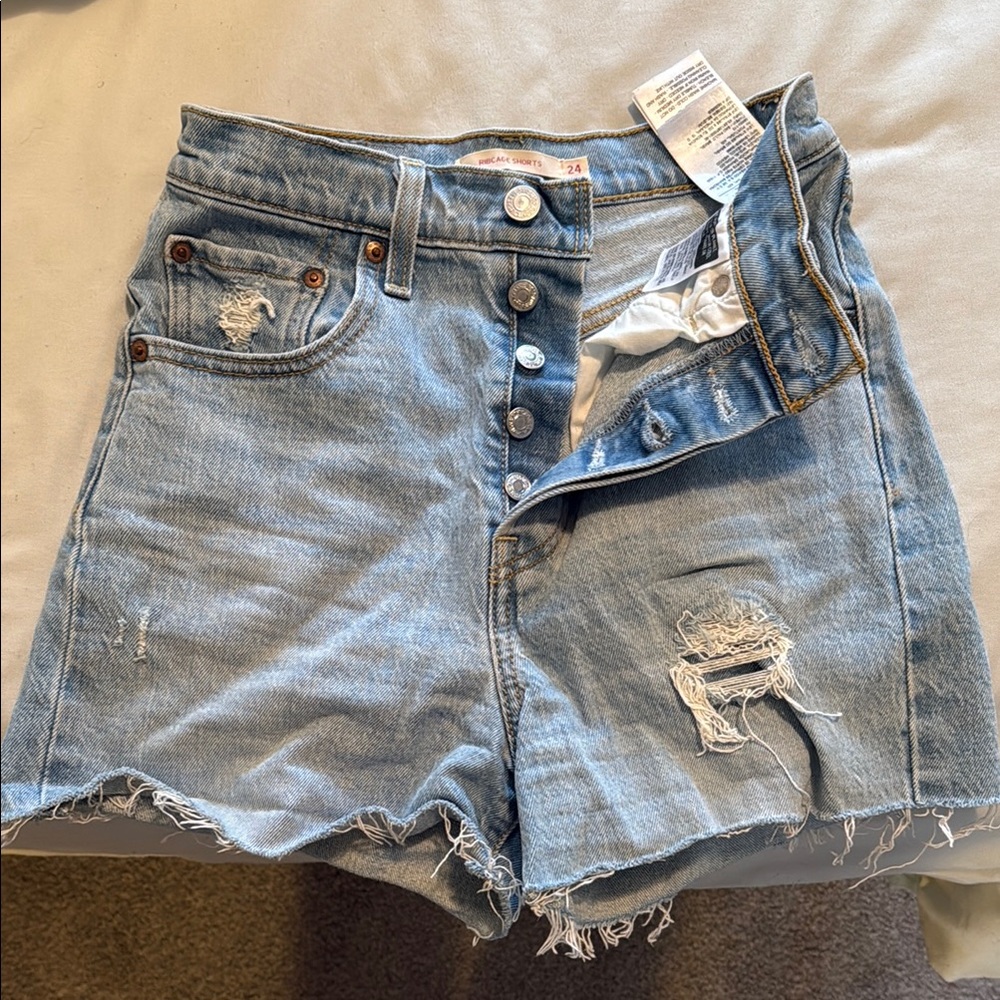 Women's Levi’s ribcage shorts size 24
